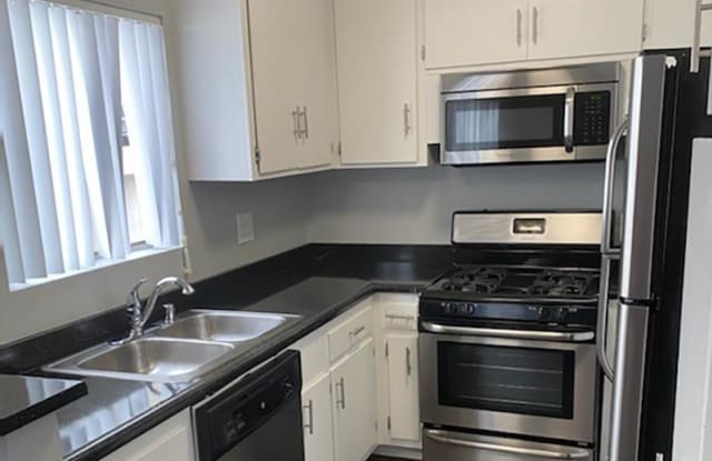 Studio City Midrise Apartments Gallery 1
