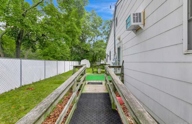 4 Brooktree Court Gallery 1