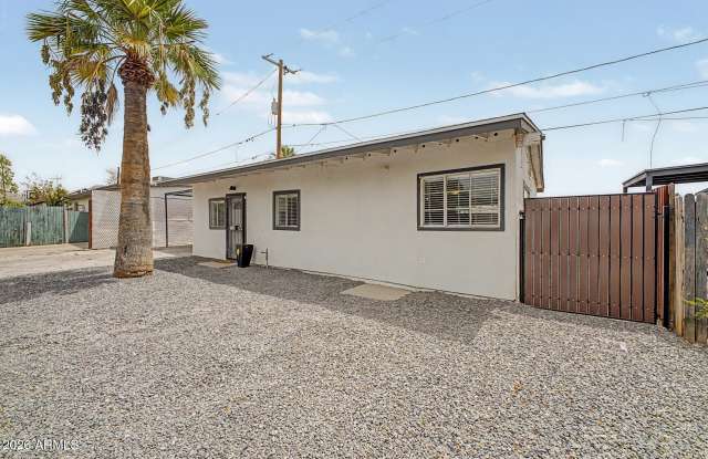 723 E SUNNYSLOPE Lane Gallery 2