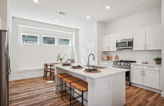 Canvas at Anna Gallery 3