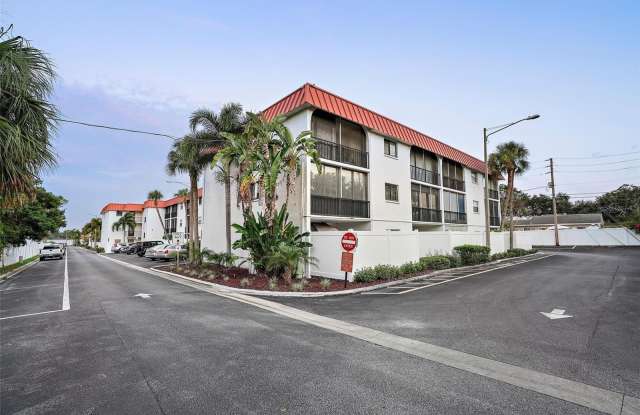 10540 77TH TERRACE - 10540 77th Terrace, Seminole, FL 33772