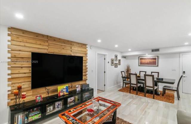 2820 Riverside Dr photos photos