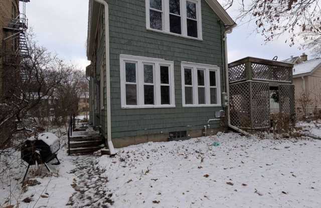 Charming 2BR Duplex in Southeast Minneapolis photos photos