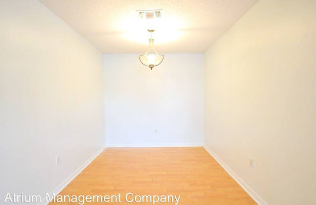 2528 E. Washington Street #202 Gallery 4