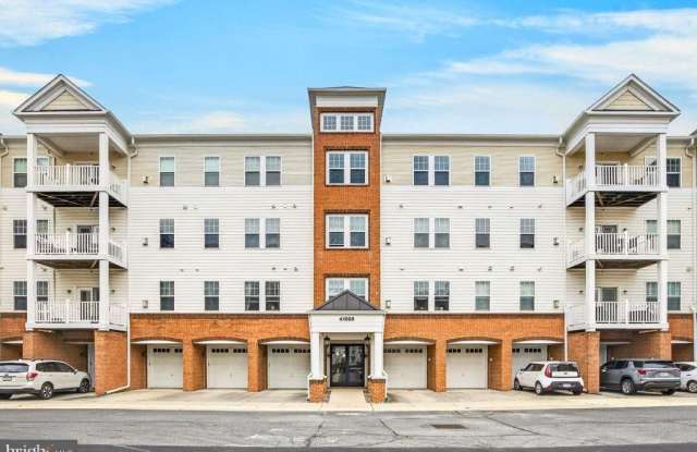 41895 CATHEDRAL VALLEY Square Gallery 1