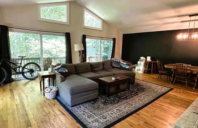 Spacious 3BR/2BA Home Near Downtown Boone  ASU Gallery 4