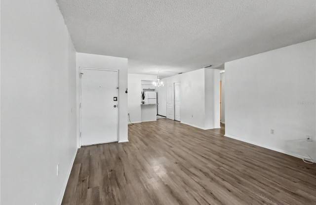 2752 HIDDEN LAKE Boulevard Gallery 4