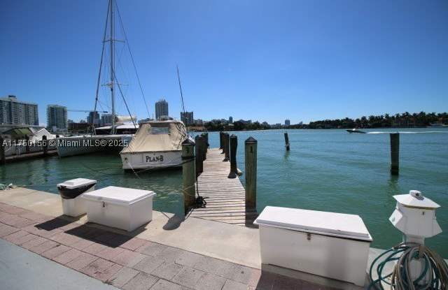 900 Bay Dr Gallery 3