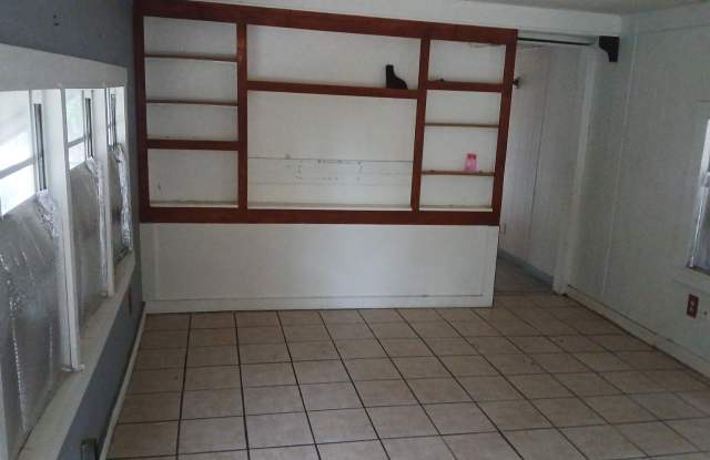 475 Gate Post Gallery 4
