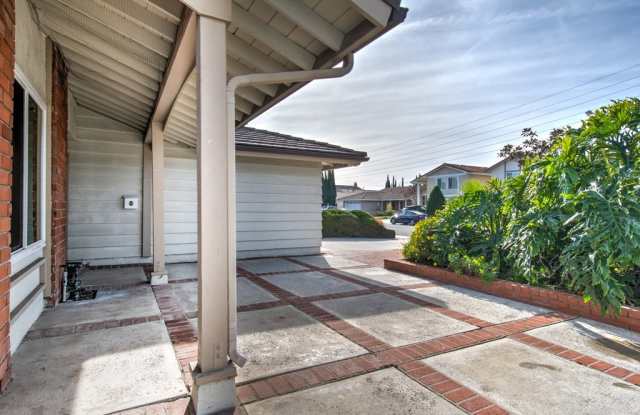 3901 Blackthorn St Gallery 4