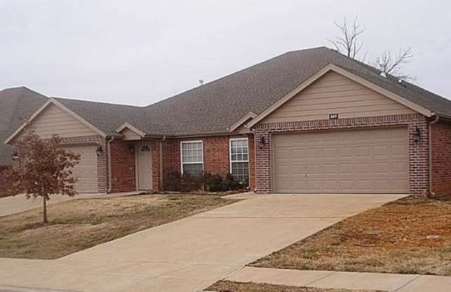 818 Oakwood Court - 818 Oakwood Court, Centerton, AR 72719