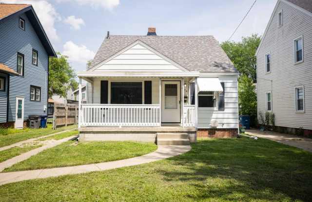 Beautifully Remodeled Three Bedroom Home For Rent West Toledo photos photos