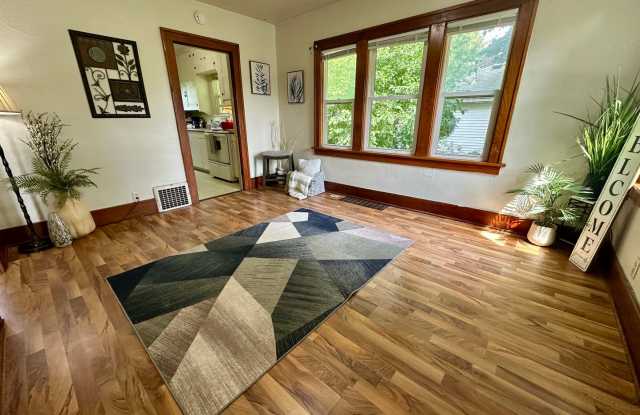 2 bed, 1 bath home for rent in Waterloo - 652 Conger Street, Waterloo, IA 50703