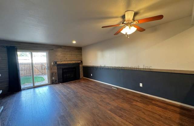 Cozy Updated 2 Bedroom Townhouse Near UCCS Gallery 3