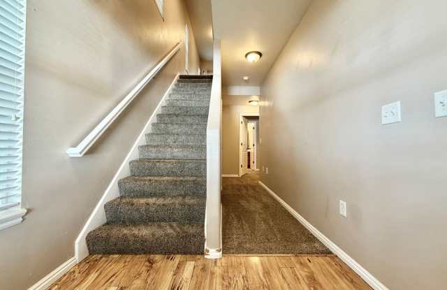 2 Bed Townhome with Garage, Driveway & In-Unit Laundry Gallery 4