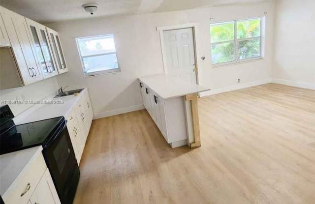 920 SW 29th St photos photos