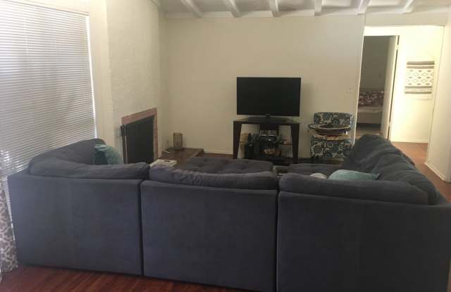 6547 Gazette Ave. Gallery 2