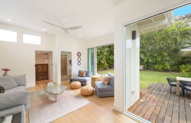 Majestic Retreat: Close to Beach, Designer Details, Expansive Rear Deck Views Gallery 3