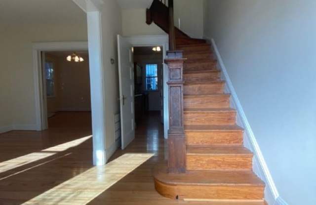 300 Tennessee Ave. NE Gallery 2