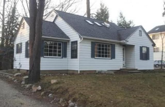 1304 Greenwood Ave - 1304 Greenwood Avenue, Kalamazoo, MI 49006