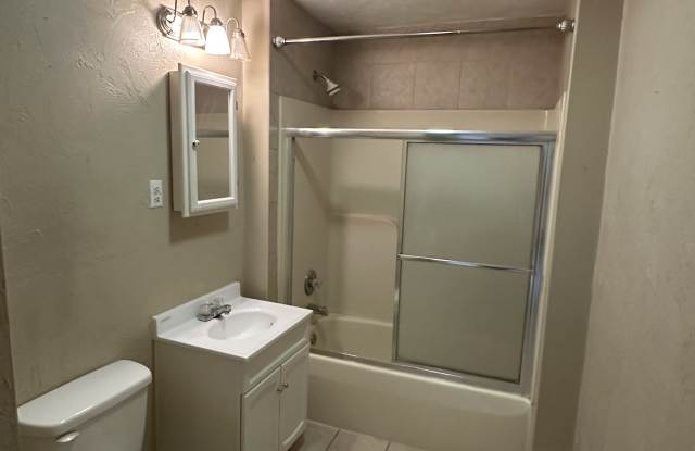 1815 1/2 Fletcher Street - 2 Gallery 4