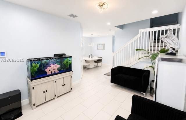 4922 NW 48th Ter Gallery 2