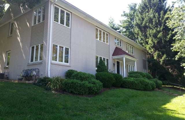 4108 Stoneview Dr, Unit 4 Gallery 2