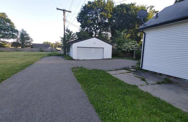 3033 Cass Lake Ave. Gallery 3