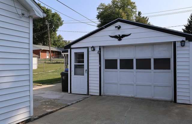907 East Emerson Street Gallery 4