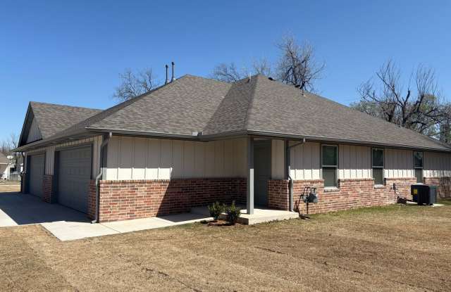 Three bedroom duplex in El Reno Gallery 4