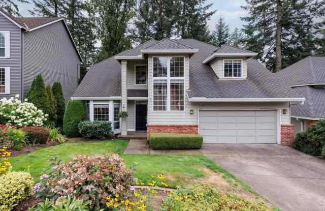Beautifully Maintained Lake Oswego Home on a Quiet Cul-de-Sac Gallery 1
