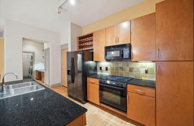 Luxury 1 Bedroom 1 Bathroom Available - 1901 Post Oak Boulevard, Houston, TX 77056