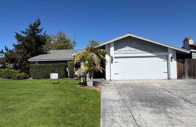 955 Terrace Avenue -- 3 bedroom, 2 bathroom Orcutt home with bar on site! Gallery 1