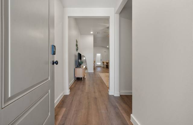 Fresh, Modern  Spacious in Desirable Willowbend photos photos