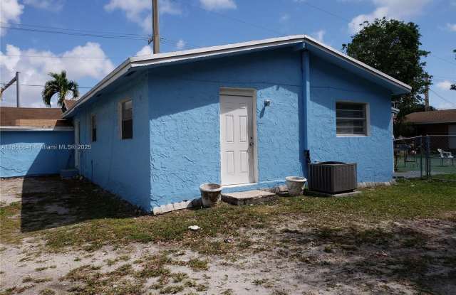 580 NW 95th St photos photos