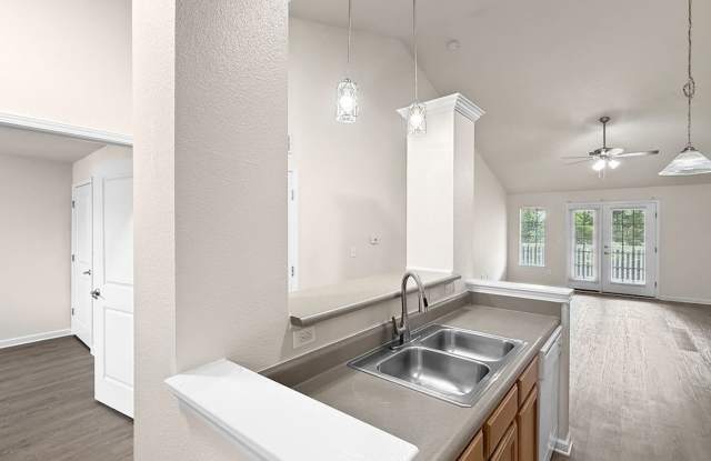 Grand Lakeside Escape: Spacious 3-Bedroom Retreat in Lakeshore Community photos photos