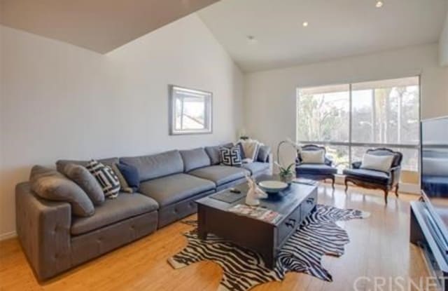 23391 Park Sorrento - 23391 Park Sorrento, Calabasas, CA 91302