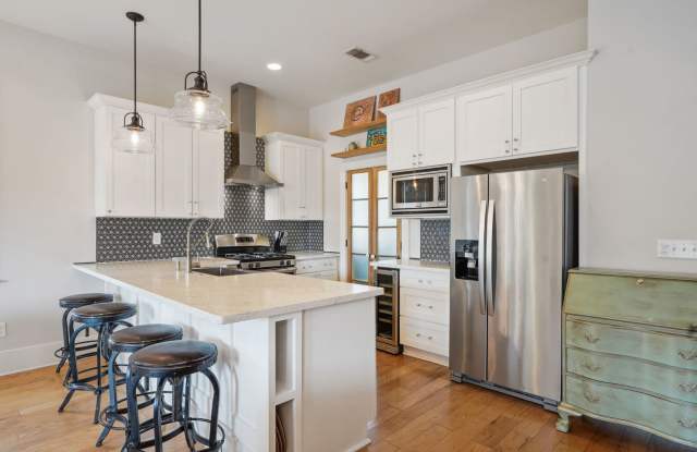 Beautiful Single Family Home - 1308 South Saratoga Street, New Orleans, LA 70113