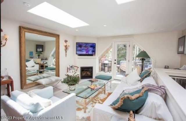 108 W Hyman Avenue unit: 7 photos photos