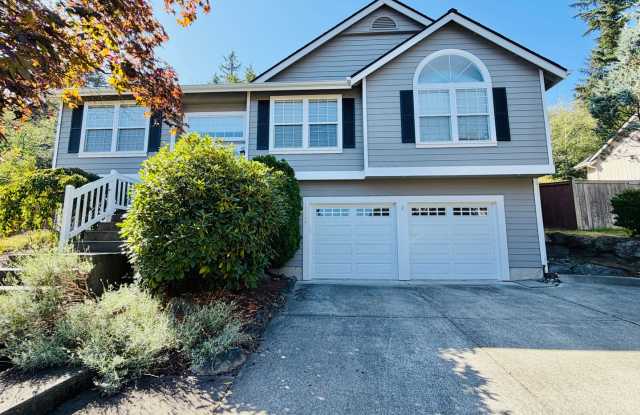 3 Bedroom Deer Run Home in Poulsbo Gallery 1