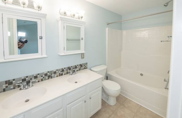 Room in 2 Bedroom Home in Charlotte Gallery 3