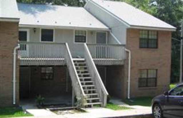 2/2 Condo, Close To Universities...$1200.00 Per Month - 1101 Greentree Court, Tallahassee, FL 32304