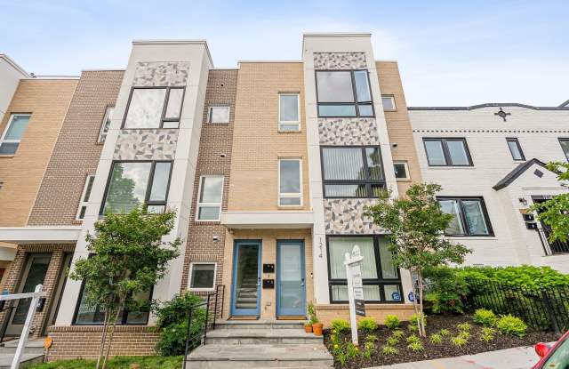 1214 Queen St Ne photos photos
