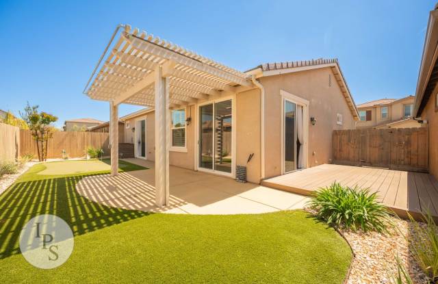 Copper Eastside Home, 2BR/2BA, CUSD, Gated Community w/ Solar - Lots of Amenities! photos photos