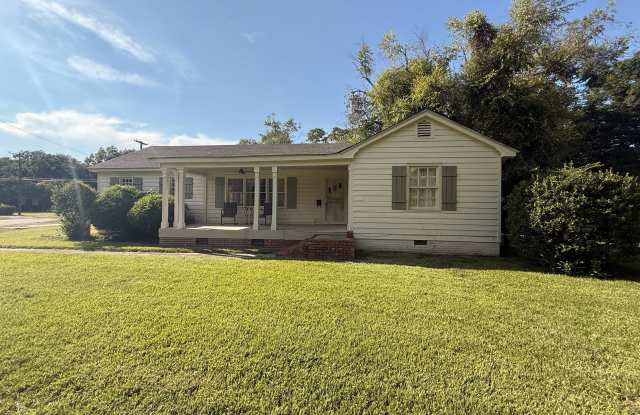 501 Macarthur Street - 501 Macarthur Avenue, Greenwood, MS 38930