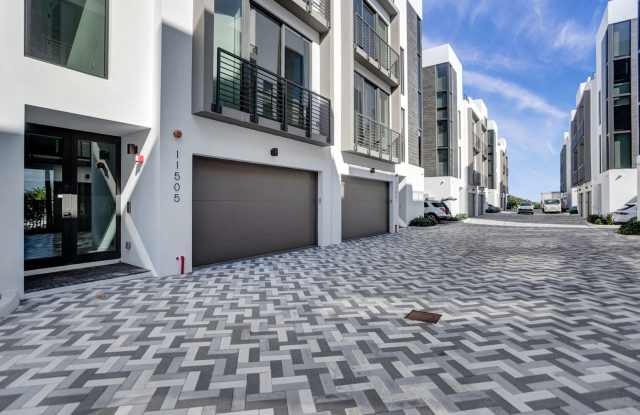 Gorgeous New Townhouse on the Beach photos photos