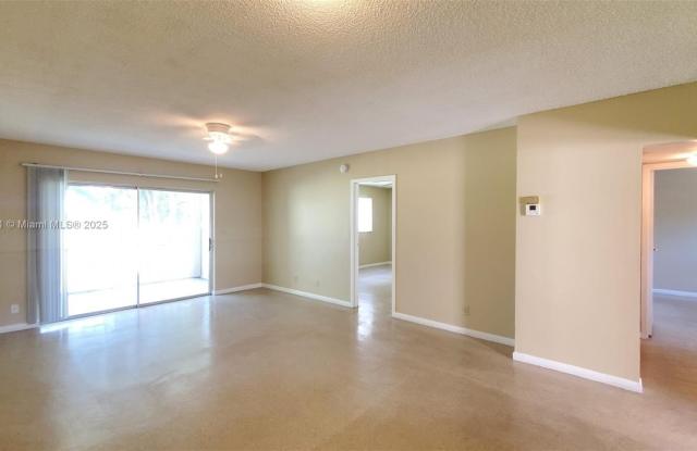 1050 Country Club Dr photos photos