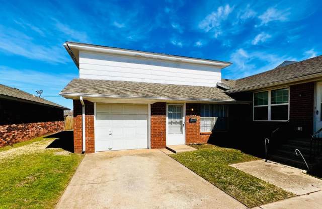 Beautifully Updated 2BD 1BA, Two-Story Duplex in Yukon!!! photos photos