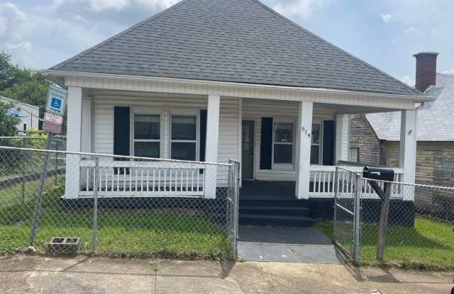 Knoxville 37923 - 3 bedroom, 2 bath home - Contact Shannon Russell or Lisa Vineyard at (865) 216-9334 photos photos