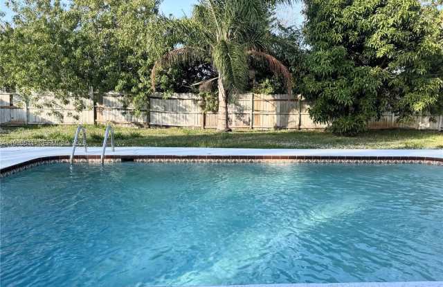 121 NE Prima Vista Blvd photos photos